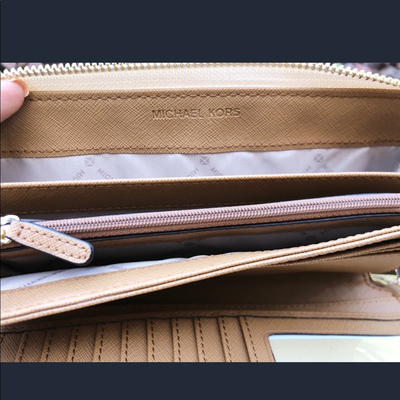 Gaby’sBags💕👜Michael Kors Wallet - Picture 7 of 7